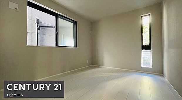 《洋室》 ■机とべットを入れても十分な広さ。お子様の勉強部屋に。