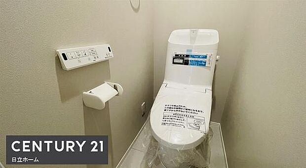 《トイレ》 清潔感のある落ち着いたトイレ。
