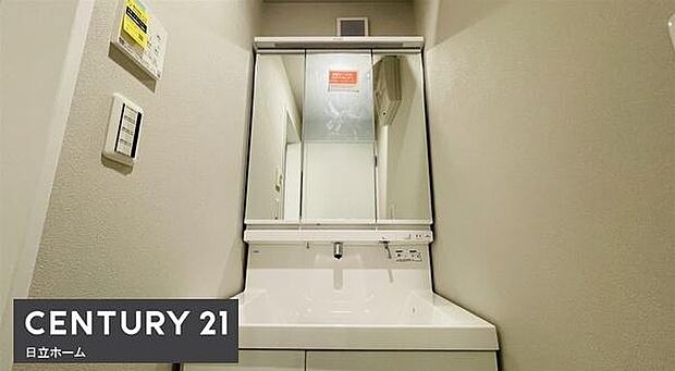 《洗面化粧台》 ■使いやすいシャープなデザインの洗面化粧台。