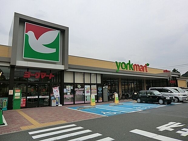 ヨークマート六浦店まで607m、イトーヨーカドー系列の食品に特化したスーパー。お料理レシピを無料配布、レシピに必要な食材もそろいます。