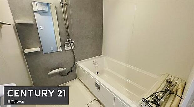 《浴室》 バスルームは一日の疲れを癒す居心地の良い空間です。