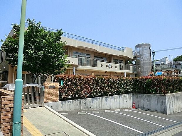 しらとり台保育園さつきが丘まで1313m、定員90名 産休明けから 専門講師による体育・音楽・英会話の指導も行っており、小学校に通じる知育面も充実しています。