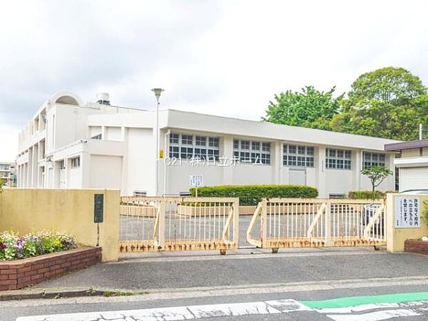 横浜市立港南中学校まで834m