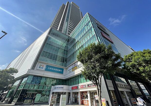 ミオカ上大岡店まで1807m、上大岡駅直結。TOHOシネマズ上大岡が入る複合商業施設。ヤマダ電機や書店、100円ショップ、衣料品店や飲食店も多く出店。