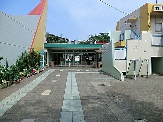 竹山幼稚園まで1310m、昭和46年開園　うさぎ教室（2歳児親子教室）あり