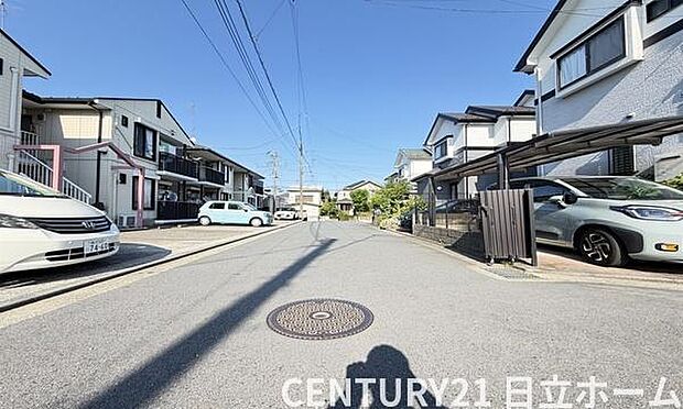 《前面道路》 ■道路と敷地はフラットな地形です。