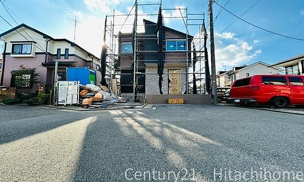 《前面道路》 道路と敷地はフラットな地形です。