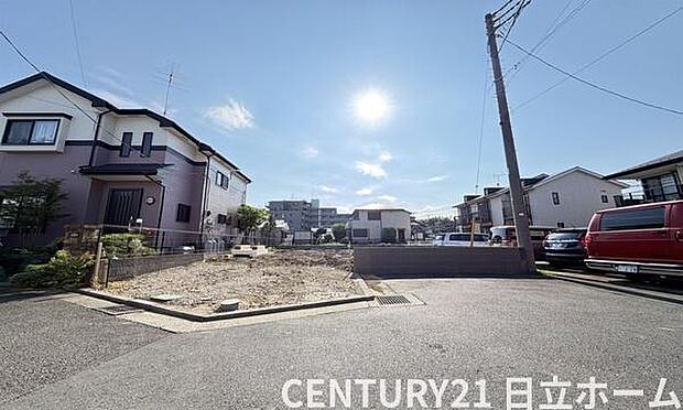 《前面道路》 ■道路と敷地はフラットな地形です。