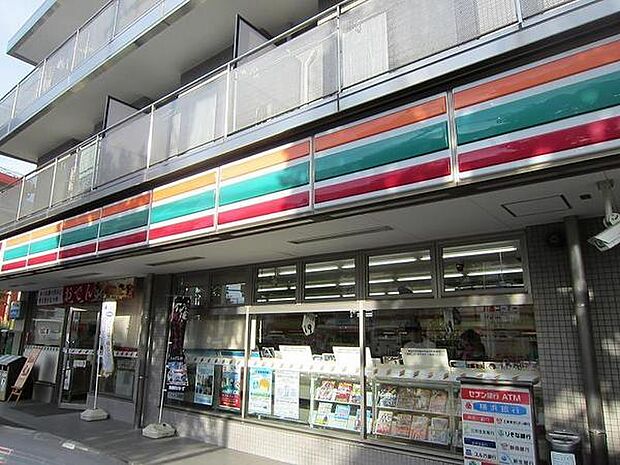 セブンイレブン横浜岸根公園店まで697m