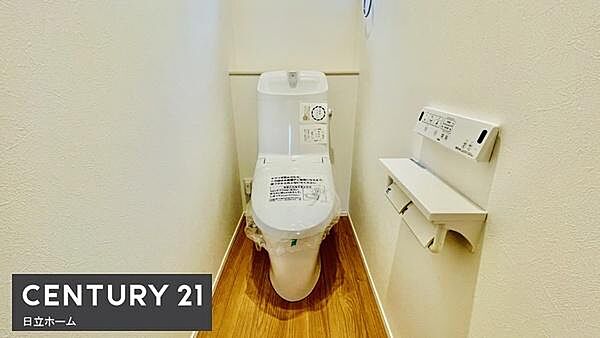 《トイレ》　清潔感のある落ち着いたトイレ。