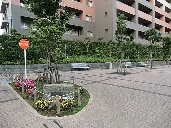 鶴見中央3丁目第二公園まで536m、遊具はなく、ベンチのみしかありません。休憩程度の公園です