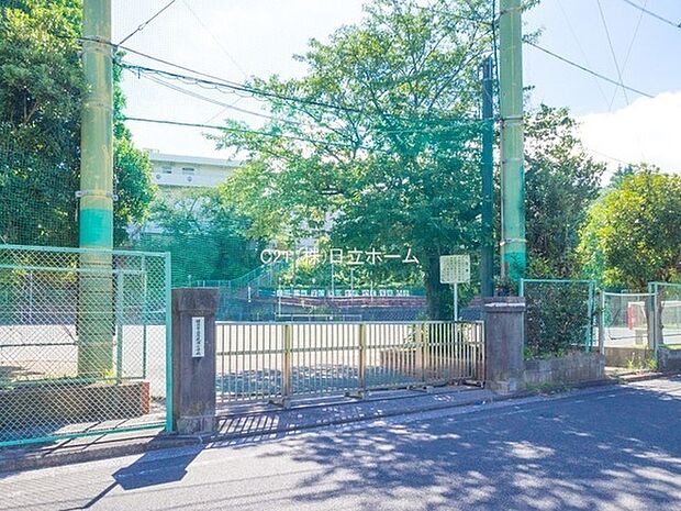 横浜市立屏風浦小学校まで1046m