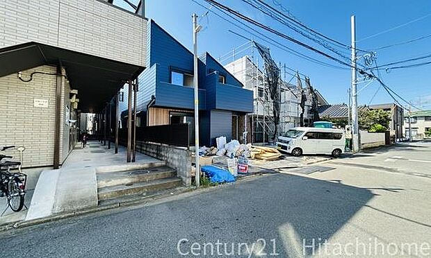 《前面道路》　■道路と敷地はフラットな地形です。