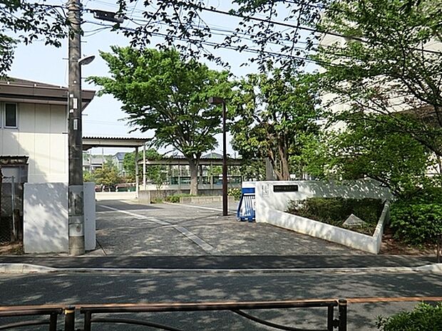川崎市立白鳥中学校まで611m