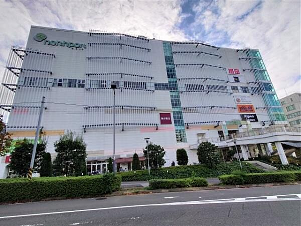 ノースポート・モールまで1340m、映画館やスーパー、衣料品、本屋など、生活に必要な物が何でも揃います。センター北駅前にある便利なショッピングモール。