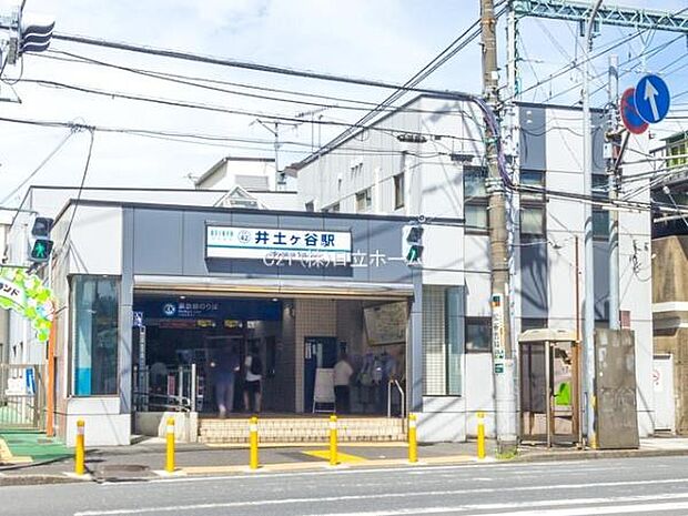 京浜急行電鉄本線「井土ヶ谷」駅まで1280m、横浜駅まで8分の便利なベッドタウン！駅前には必要な物が揃う商業施設が点在。