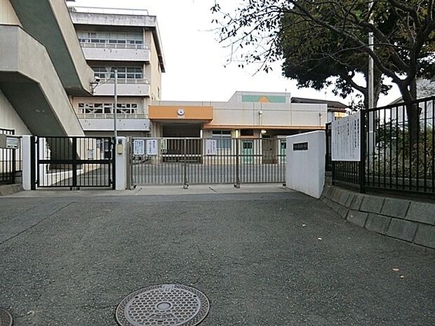 横浜市立高舟台小学校まで374m、学校教育目標：自分をのばし 友だちと認め合いながら 地域とともに歩む