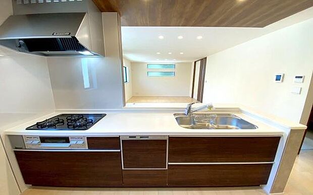 《システムキッチン》 ■会話を楽しみながら食事を味わう。一緒にいる時間が楽しい空間。カフェにいるような気分で毎日を過ごしたい。家族でいる時間を柔らかに包み込むインテリア。