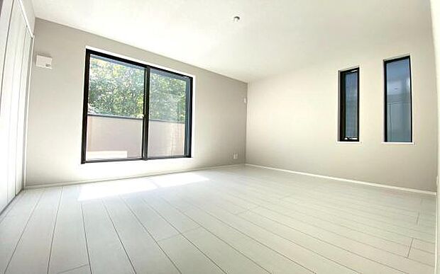 《子供部屋》　■机とべットを入れても十分な広さ。。お子様の勉強部屋に。。グングンと成績ＵＰの予感が。。