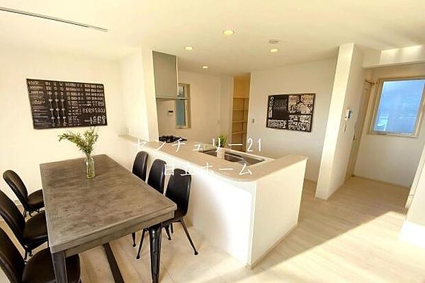 《ダイニングキッチン》　■本画像はCGで作成しており、実際に現地に家具は置かれておりません。また、価格に家具は含まれておりません。