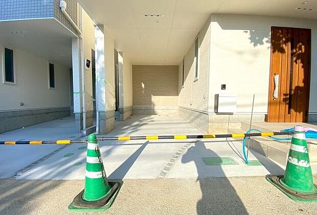 《駐車場》　■駐車場1可能（車種による）。間口もゆったり。らくらく停められます。