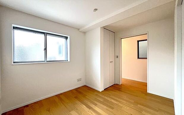 《子供部屋》 ■お子様の成長を優しく見守る、明るい子供部屋。遊んだり、学んだり、時には一人の時間を過ごしたりと健やかな毎日を育む大切な場所。未来への第一歩を育む、かけがえのない空間です。