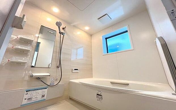 《浴室》 ■ゆったり足を伸ばせる浴槽。お子様と一緒でもゆとりの1坪タイプ。1日の疲れを癒してくれるバスタイム。