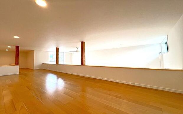 《ロフト》 ■収納力のあるゆとりのロフト。季節物やご家族との思い出をしっかり収納できる為、重宝します。