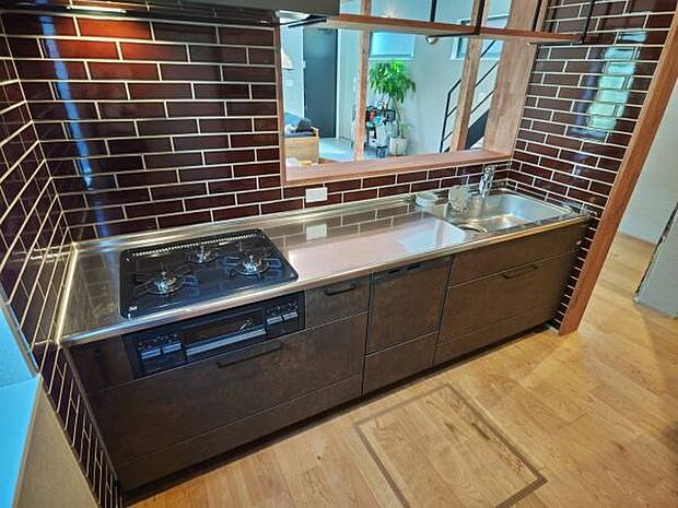 《システムキッチン》 ■お手入れしやすくきれいなキッチン。お料理の始めから後片付けまで楽しい時間になりそうです。