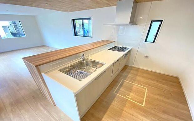 《システムキッチン》 ■会話を楽しみながら食事を味わう。一緒にいる時間が楽しい空間。カフェにいるような気分で毎日を過ごしたい。家族でいる時間を柔らかに包み込むインテリア。