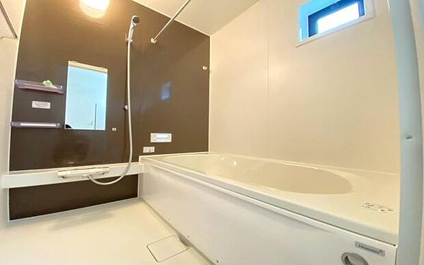 《浴室》 ■ゆったり足を伸ばせる浴槽。お子様と一緒でもゆとりの広さ。1日の疲れを癒してくれるバスタイム。