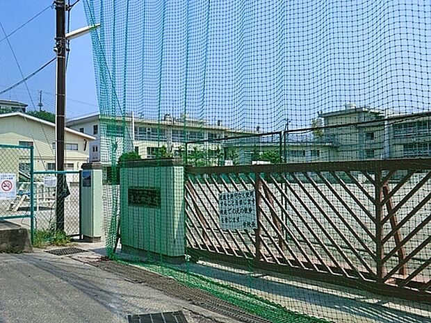 川崎市立長沢中学校まで907m