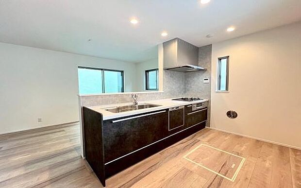 《システムキッチン》 ■会話を楽しみながら食事を味わう。一緒にいる時間が楽しい空間。カフェにいるような気分で毎日を過ごしたい。家族でいる時間を柔らかに包み込むインテリア。