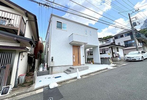 《外観》 ■豊かな光が照らすこの場所は、たわいもない会話を楽しみ、ゆったりとした時間を過ごす場所。家族の日常が刻まれる大切な空間です。