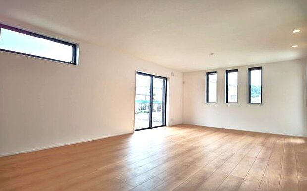 《リビングダイニング》　■上質な時間を育む暮らしのメインステージ。寛ぎとご家族とのコミュニケーションを育む居心地のよい場所。