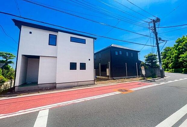 《外観》 ■一戸建ての多いエリア、静かで落ち着いた雰囲気。シンプルで美しいフォルム空気までクリーンになるような佇まい。心地よいライフスタイルが実現できるそんな予感。