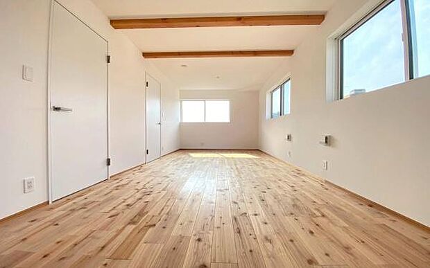 《子供部屋》 ■机とべットを入れても十分な広さ、お子様の勉強部屋に。グングンと成績UPの予感が。