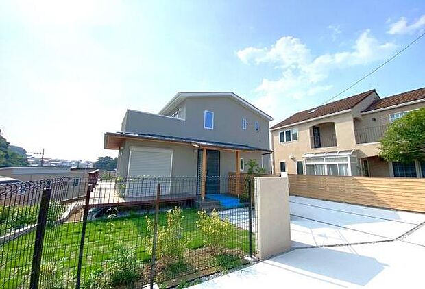 《外観》 ■豊かな光が照らすこの場所は、たわいもない会話を楽しみ、ゆったりとした時間を過ごす場所。家族の日常が刻まれる大切な空間です。