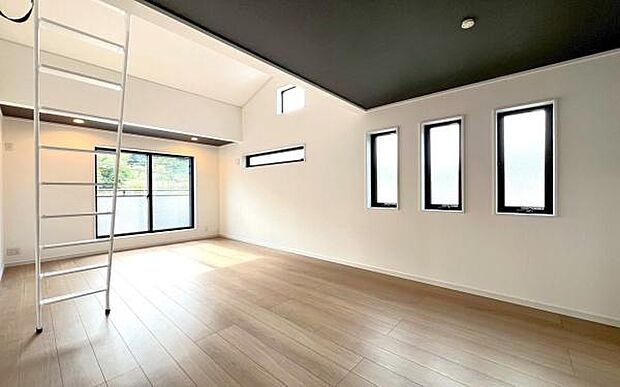 《リビングダイニング》　■上質な時間を育む暮らしのメインステージ。寛ぎとご家族とのコミュニケーションを育む居心地のよい場所。この明るい空間は家族に安らぎを与えて、落ち着いた心地よい空間になるでしょう。