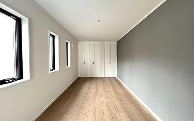 《子供部屋》　■机とべットを入れても十分な広さ、お子様の勉強部屋に。グングンと成績ＵＰの予感が。