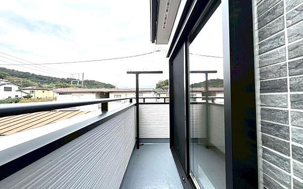 《バルコニー》　■「青い空」と「白い雲」、「気分が晴れる場所」がここにあります。