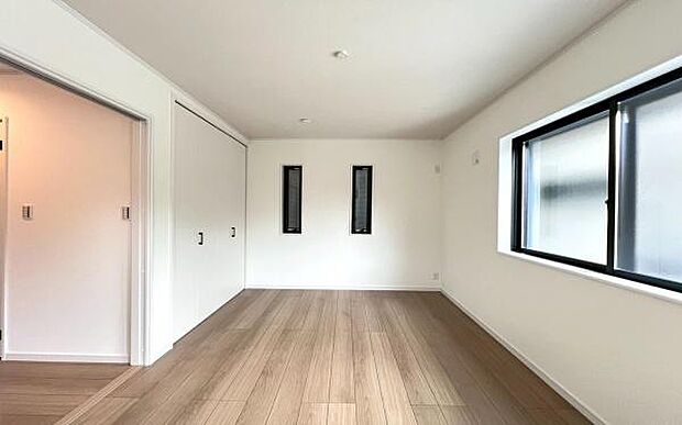 《洋室》　■型にはまらない多才なプライベートルーム。くつろぎの場としてだけでなく、趣味や仕事のパーソナルスペースとしても活躍する、ゆったりした寝室。個の時間をたっぷり楽しめる快適空間です。