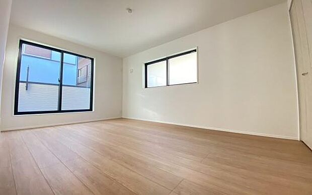 《洋室》　■型にはまらない多才なプライベートルーム。くつろぎの場としてだけでなく、趣味や仕事のパーソナルスペースとしても活躍する、ゆったりした寝室。個の時間をたっぷり楽しめる快適空間です。