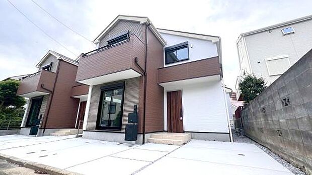 《外観》　■一戸建ての多いエリア、静かで落ち着いた雰囲気。シンプルで美しいフォルム空気までクリーンになるような佇まい。心地よいライフスタイルが実現できるそんな予感。