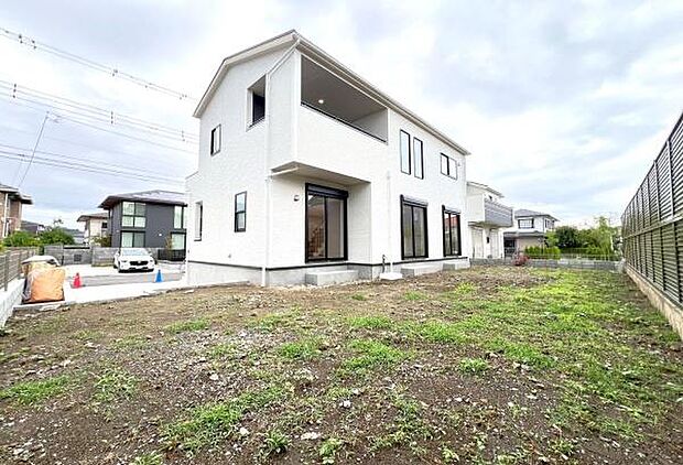 《庭》 ■子供のころに夢見た「庭付きマイホーム」。その夢が現実となるかもしれませんね。人目を気にせず開放的に。お庭で家庭菜園などはいかがでしょうか。