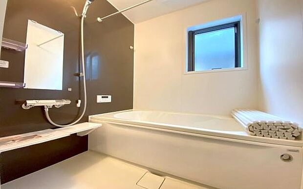 《浴室》　■ゆったり足を伸ばせる浴槽。お子様と一緒でもゆとりの1坪タイプ。1日の疲れを癒してくれるバスタイム。