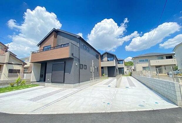 《外観》　■家族みんなが落ち着ける場所。明るい空間で心も暖か、朝から爽やかな気分。寝る時も包みこまれるようにふんわりと。家にいることが心と体に優しい暖かな暮らし。