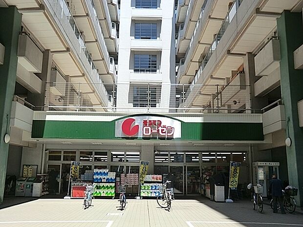 相鉄ローゼン河原町店まで470m、広い店内は、所狭しと商品が陳列してあります。お目当てのモノもきっと見つかる宝探し。ゆっくりお買い物を楽しめます。