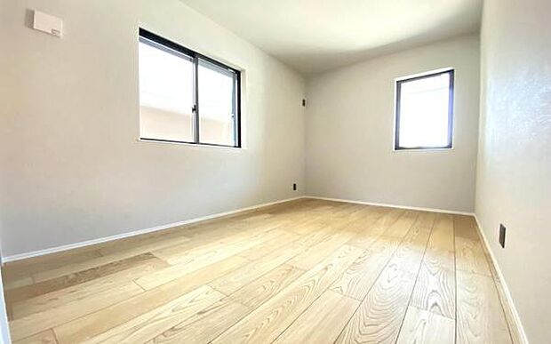 《子供部屋》　■机とべットを入れても十分な広さ。。お子様の勉強部屋に。。グングンと成績ＵＰの予感が。。