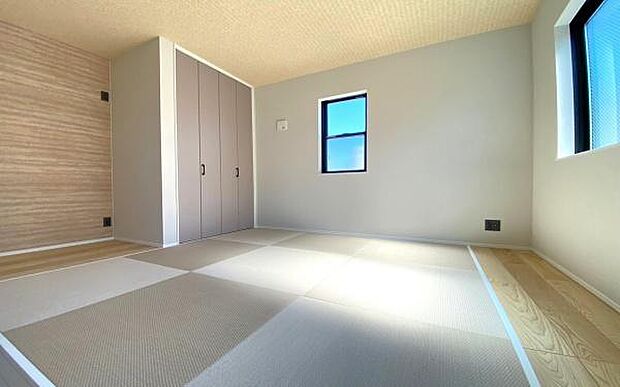 《和室》　■休日には畳のうえでゴロゴロと、至福の一時。冬にはコタツにミカンでテレビ鑑賞。日本人にはあって嬉しいジャパニーズルームです。